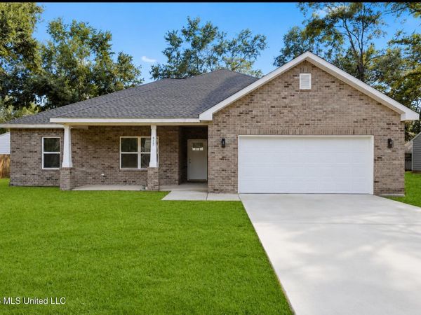 617 Peach Street, Ocean Springs, MS 39564