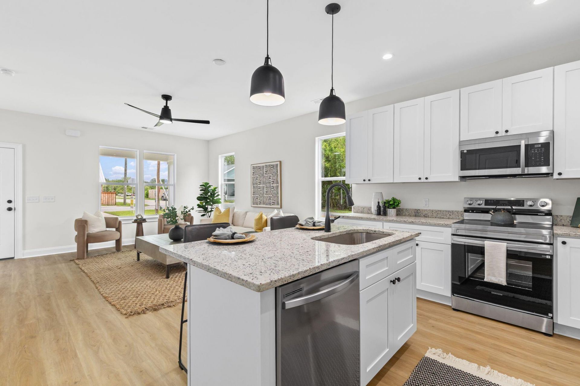 2015 Hampton Avenue Photo 10
