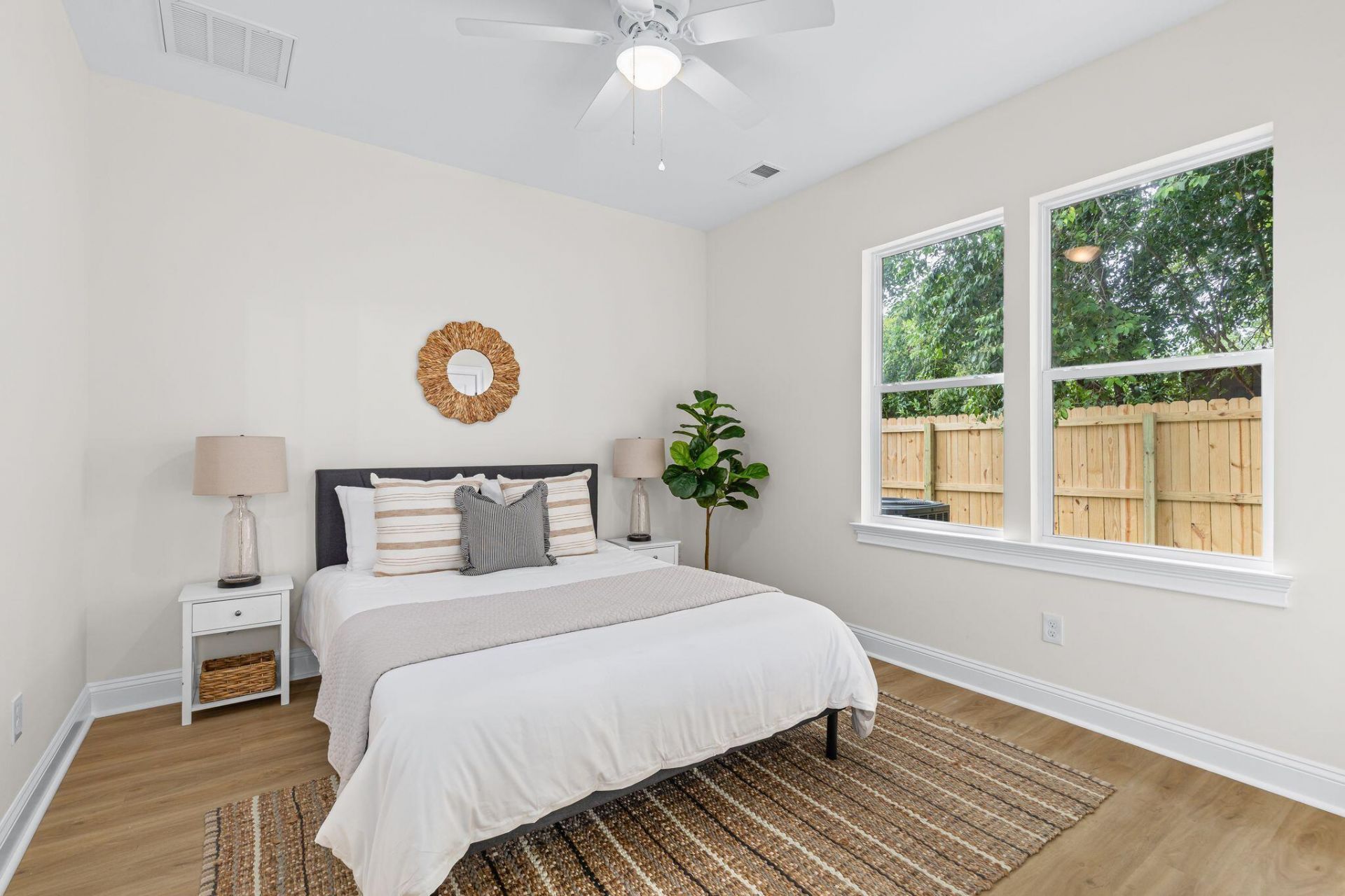 2015 Hampton Avenue Photo 13
