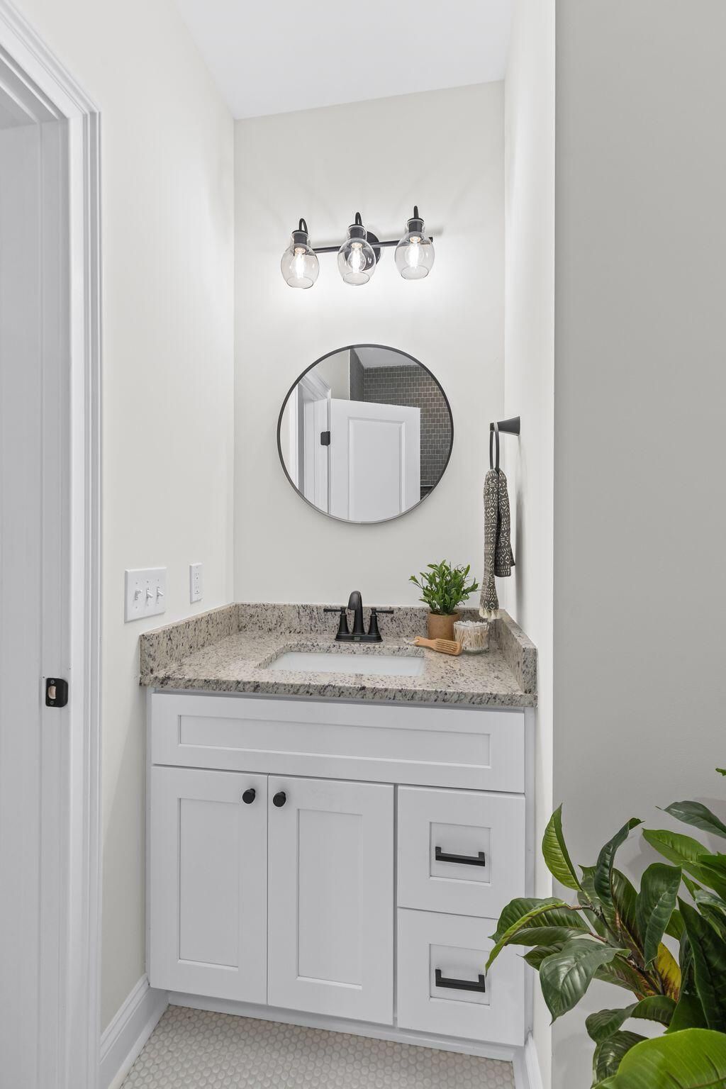 2015 Hampton Avenue Photo 15