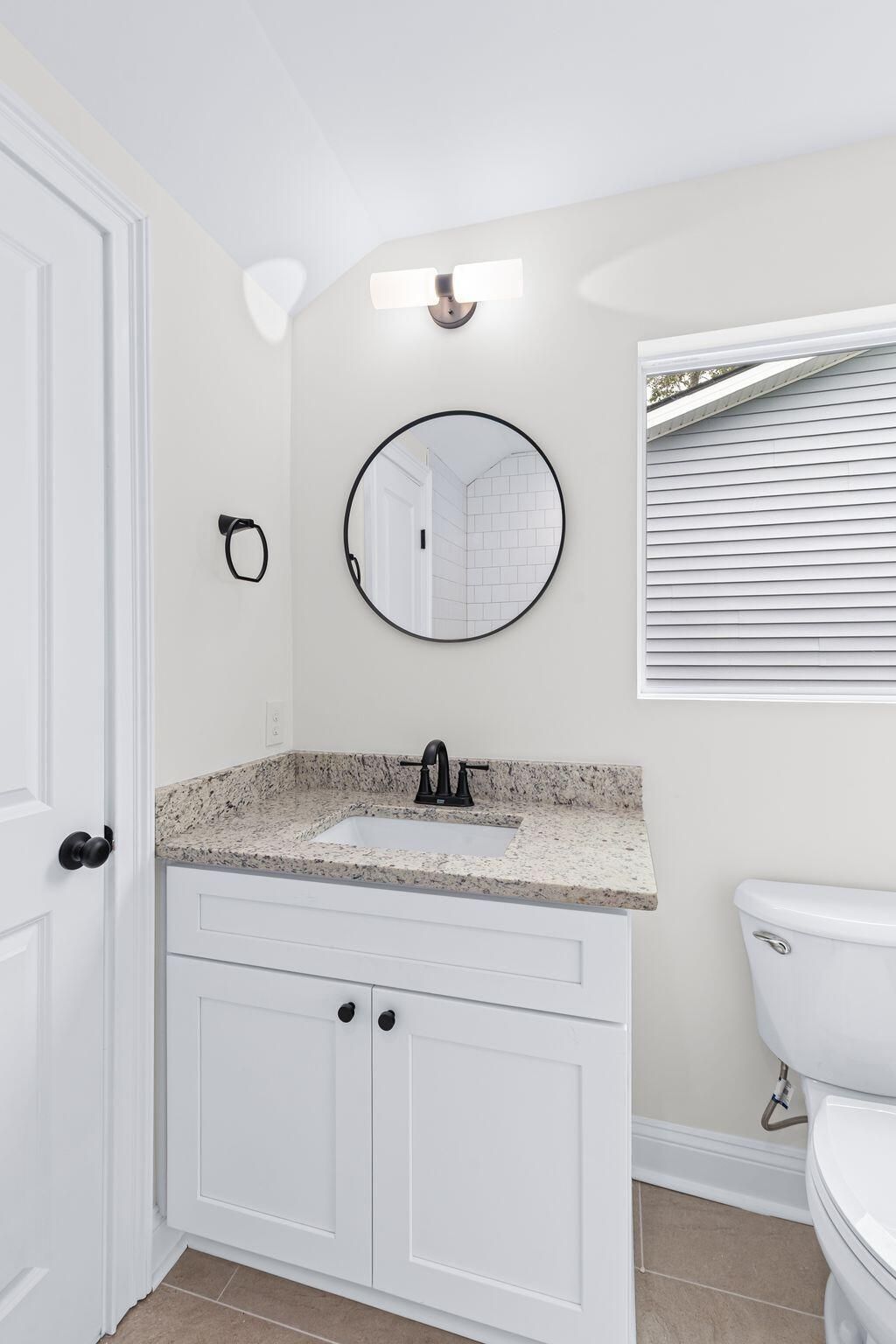 2015 Hampton Avenue Photo 20