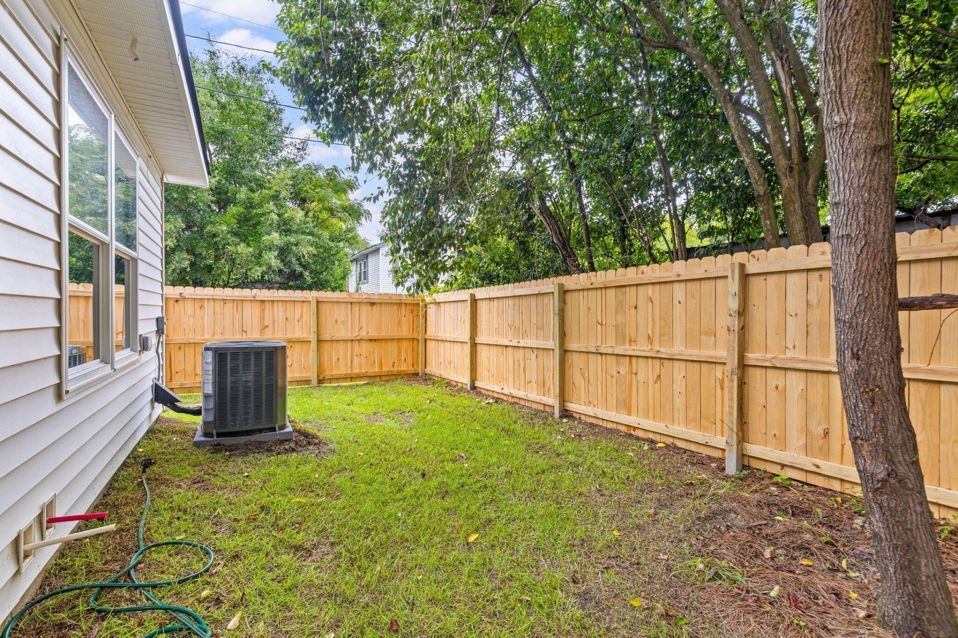 2015 Hampton Avenue Photo 24