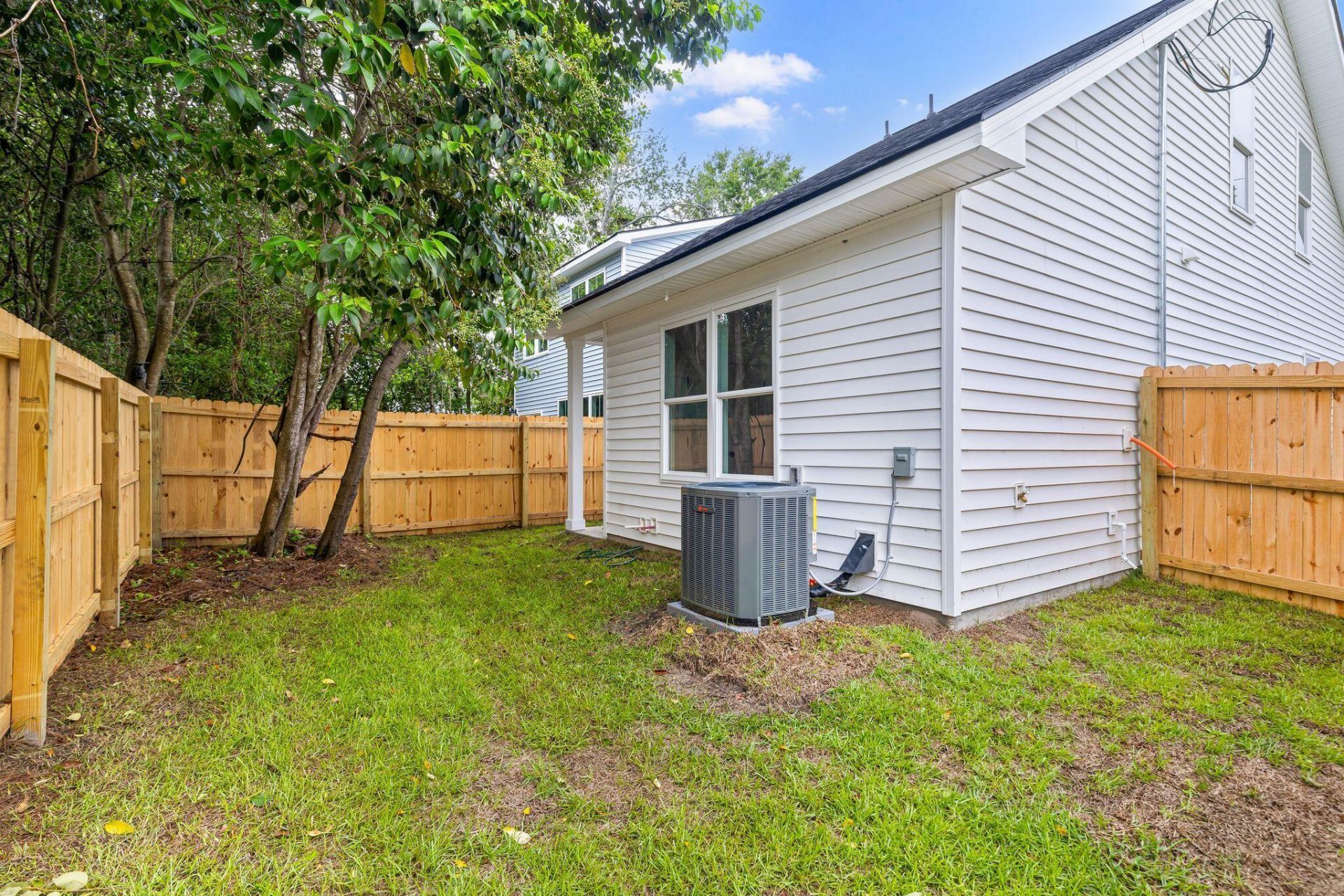 2015 Hampton Avenue Photo 25