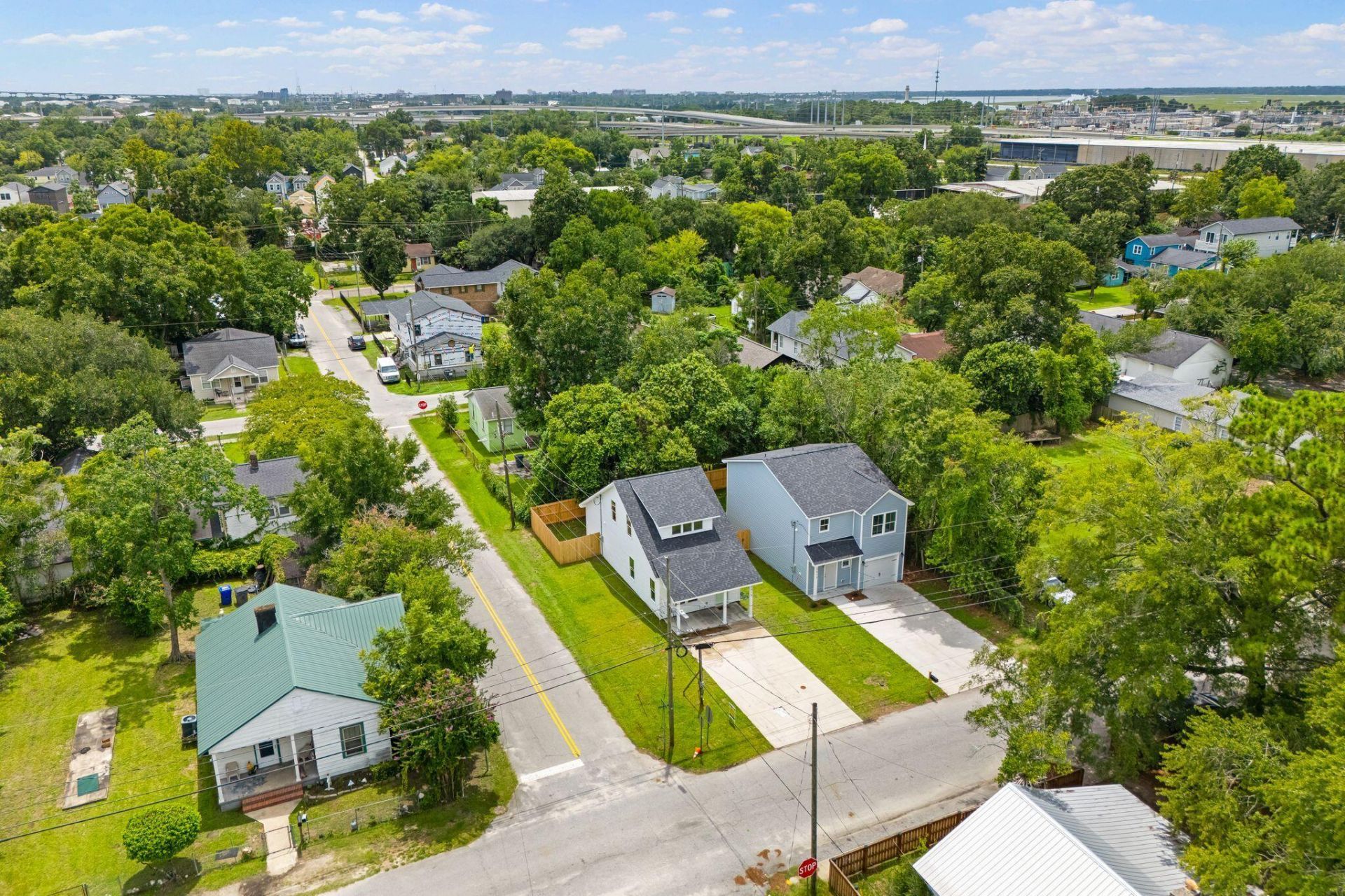 2015 Hampton Avenue Photo 26