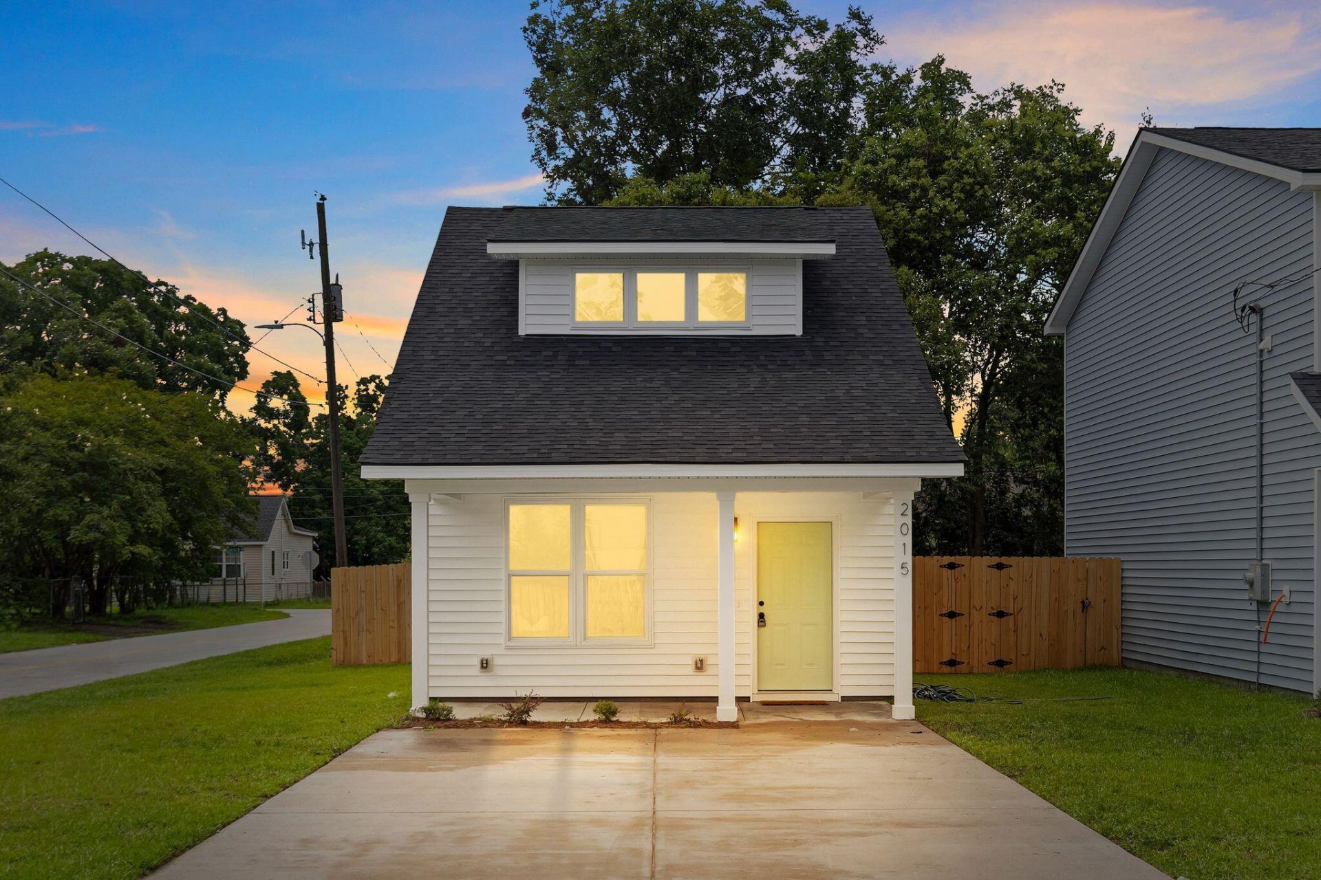 2015 Hampton Avenue Photo 29