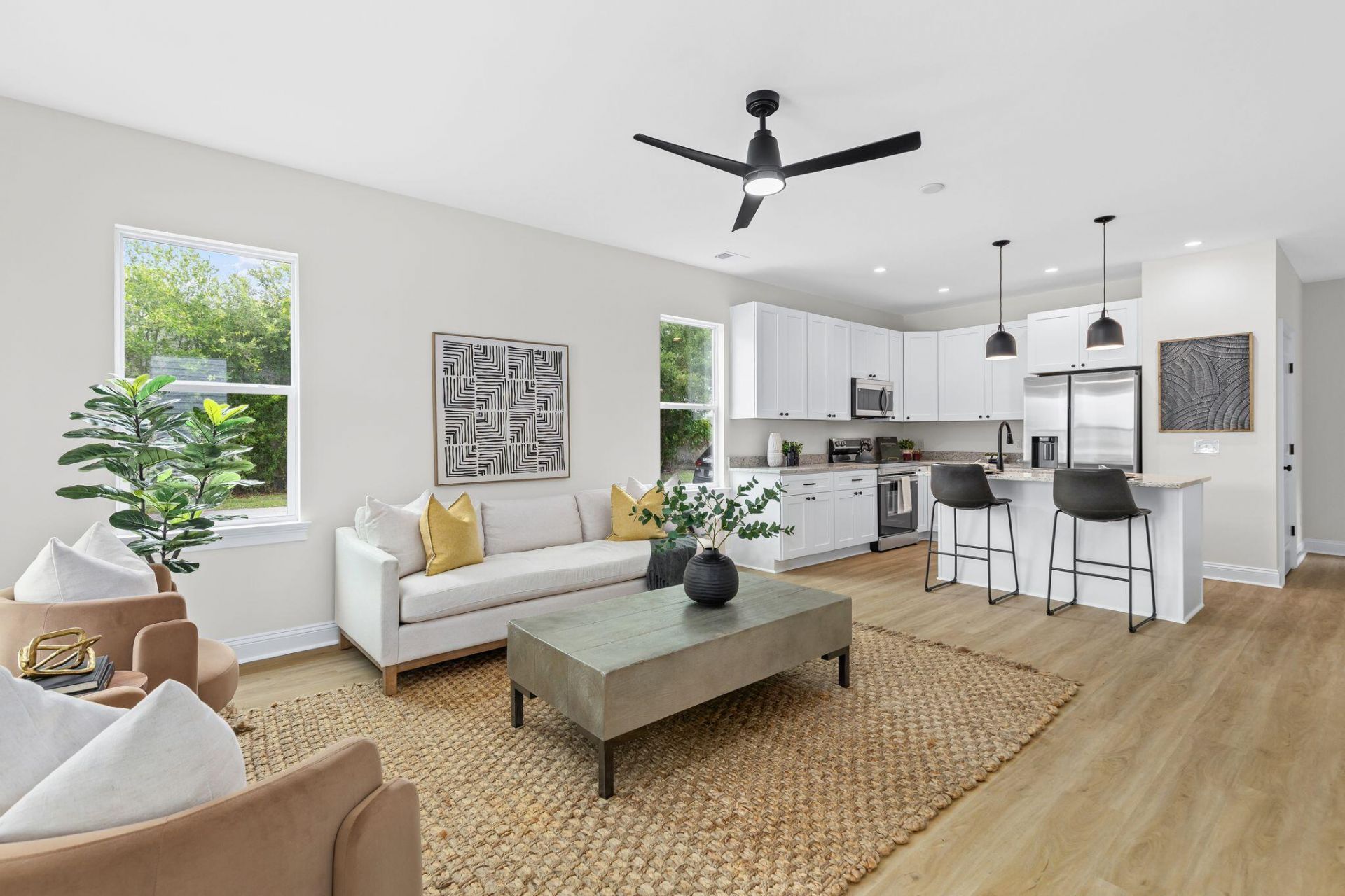 2015 Hampton Avenue Photo 4