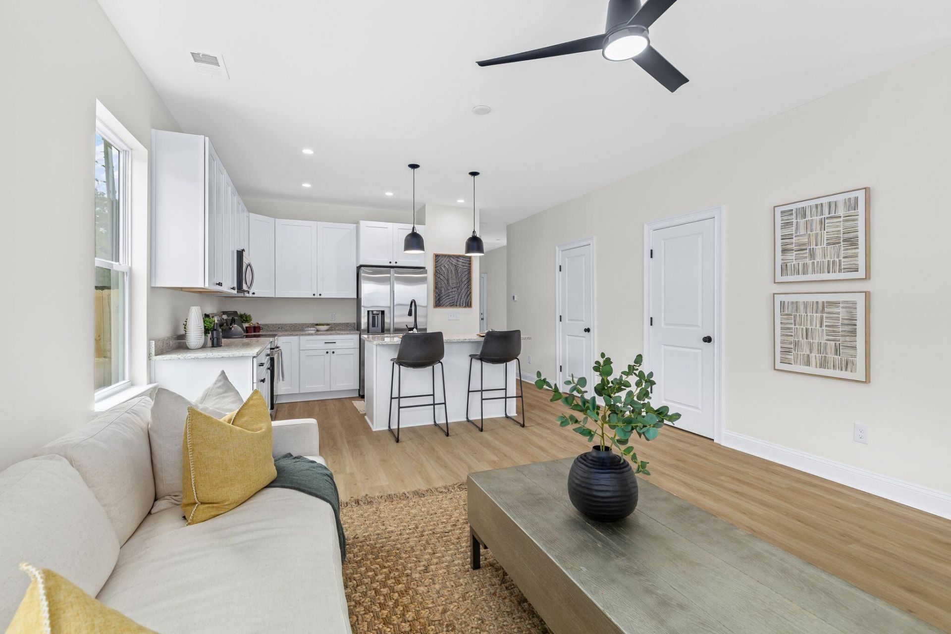 2015 Hampton Avenue Photo 6