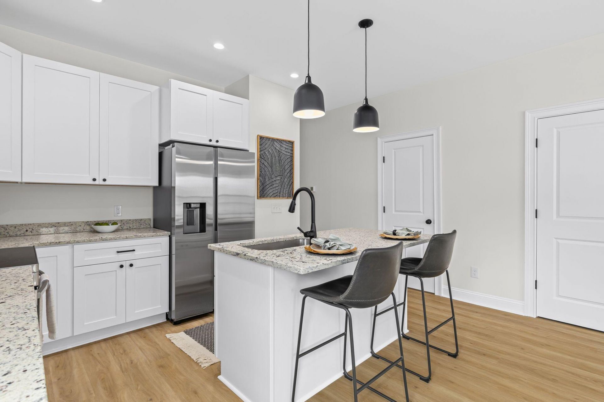 2015 Hampton Avenue Photo 8