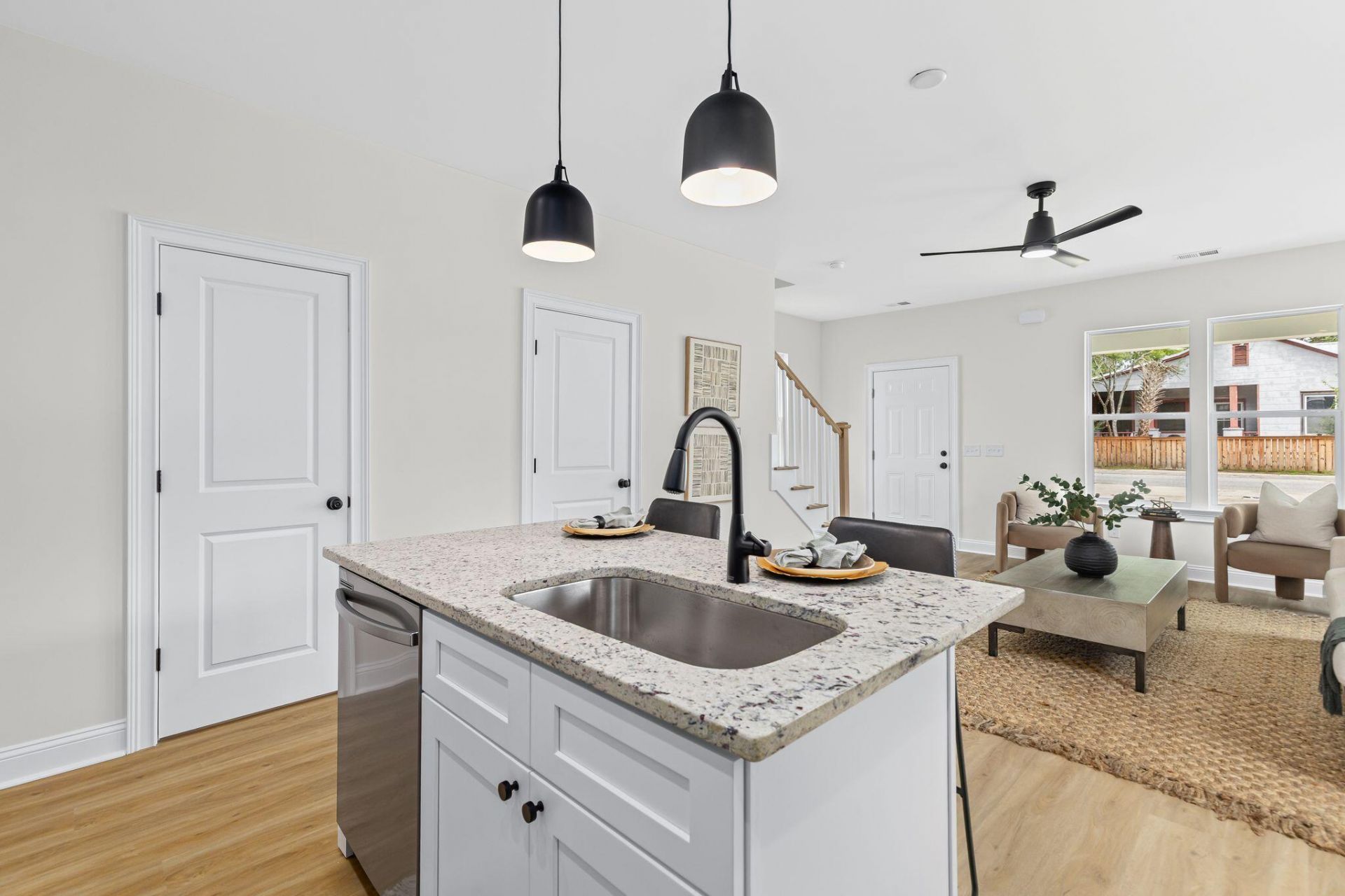 2015 Hampton Avenue Photo 9