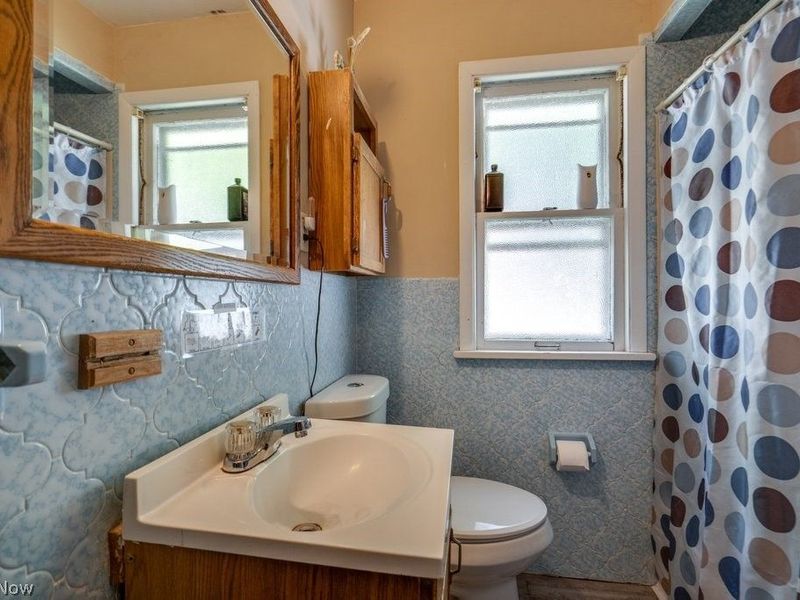 24 Dewhurst Avenue, Bedford, OH 44146 Photo 8