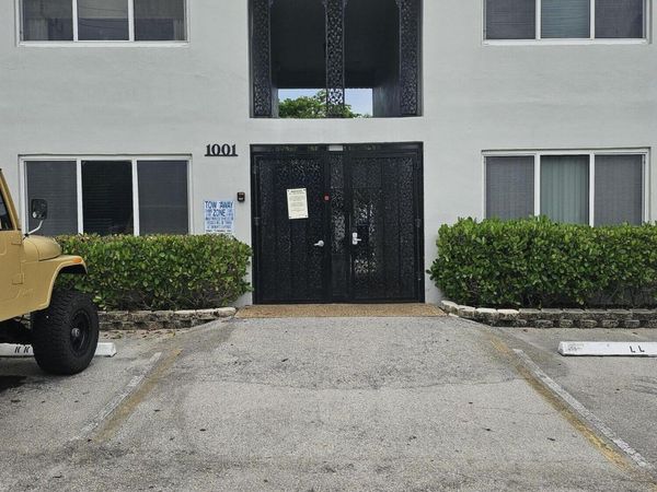 1001 SE 16TH Street, Unit 9, Fort Lauderdale, FL 33316