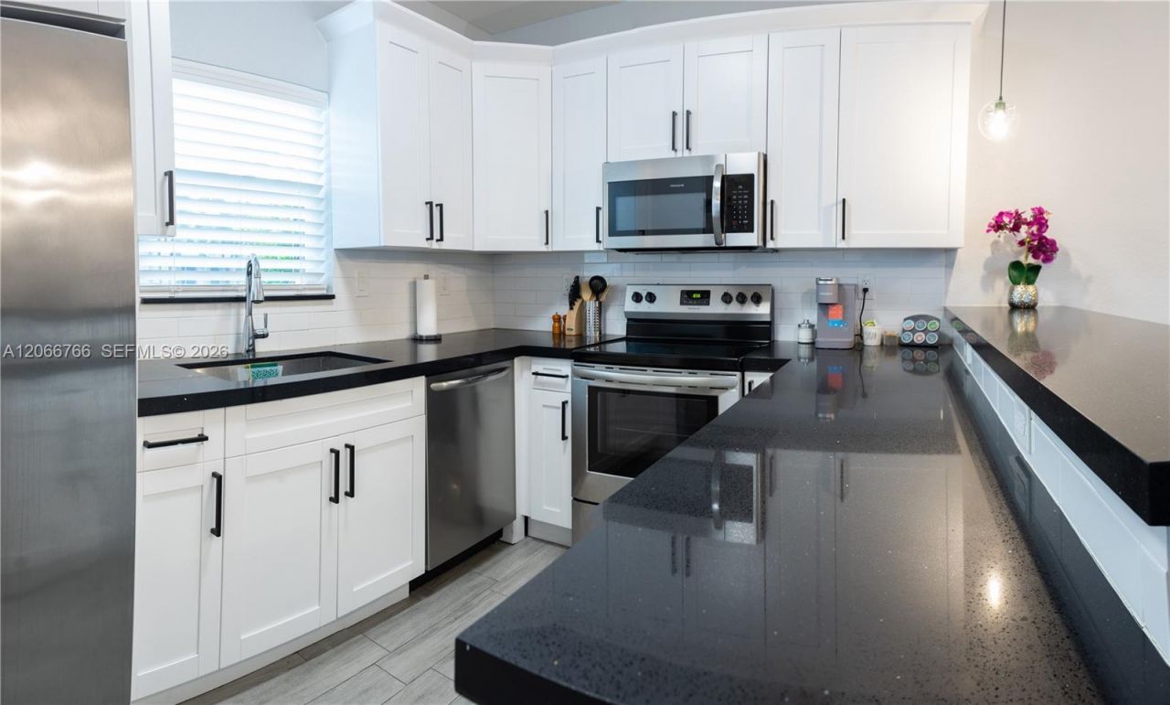 837 NW 14th Way , Fort Lauderdale, FL 33311 Photo