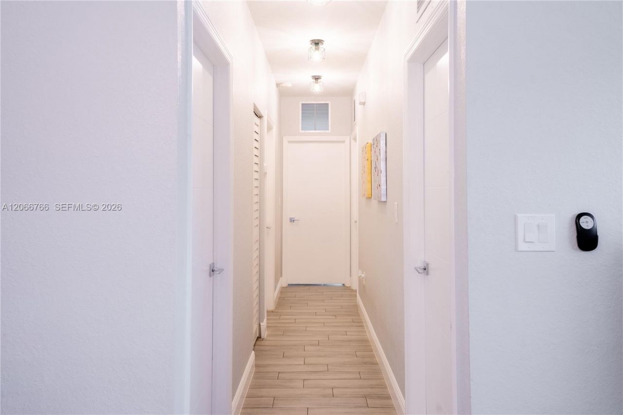837 NW 14th Way , Fort Lauderdale, FL 33311 Photo