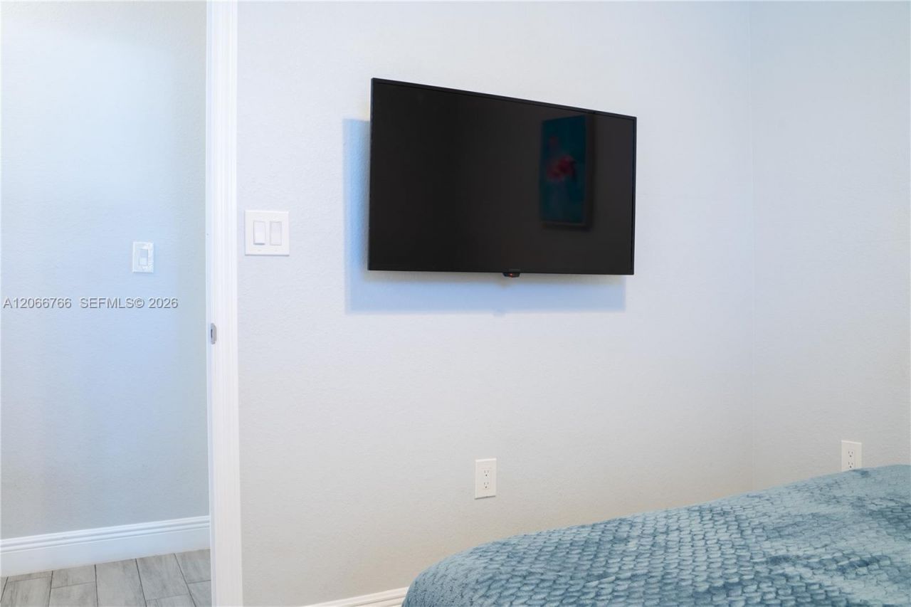837 NW 14th Way , Fort Lauderdale, FL 33311 Photo