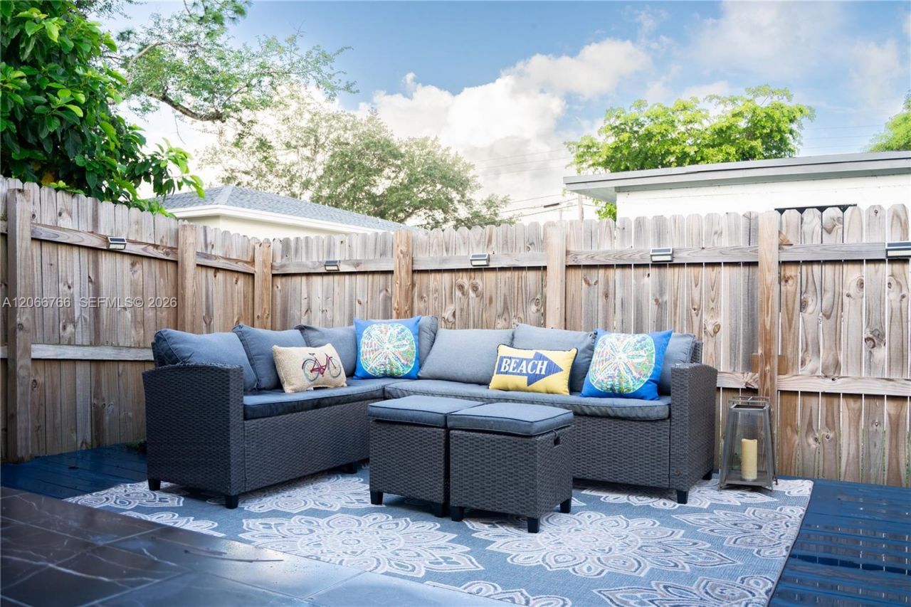 837 NW 14th Way , Fort Lauderdale, FL 33311 Photo