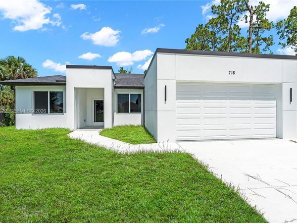 718 718 Robert AVE , Lehigh Acres, FL 33936
