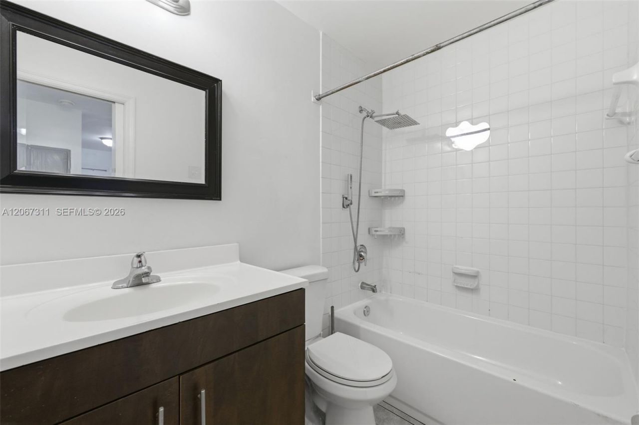 13 S Royal Poinciana Blvd , Unit 20, Miami Springs, FL 33166 Photo