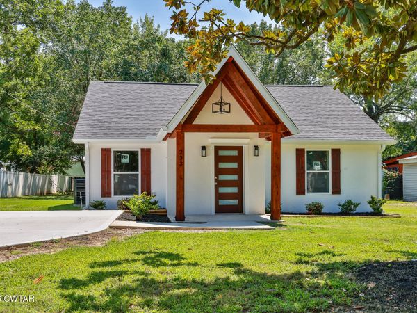 233 W Park Street , Alamo, TN 38001