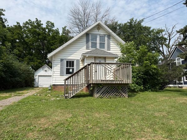 305 1st Avenue NE, Dodge Center, MN 55927