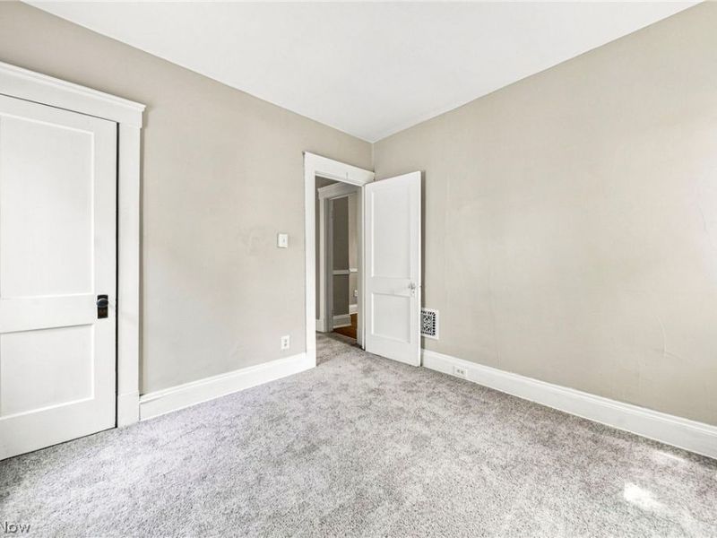 9704 Yale Avenue , Cleveland, OH 44108 Photo 13