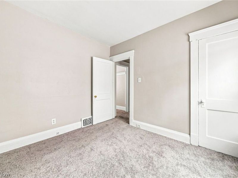 9704 Yale Avenue , Cleveland, OH 44108 Photo 15