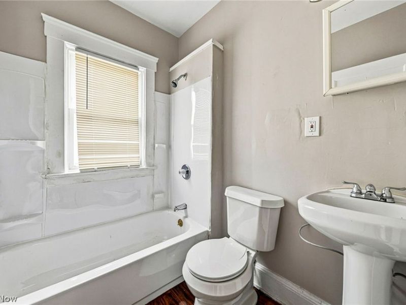 9704 Yale Avenue , Cleveland, OH 44108 Photo 16