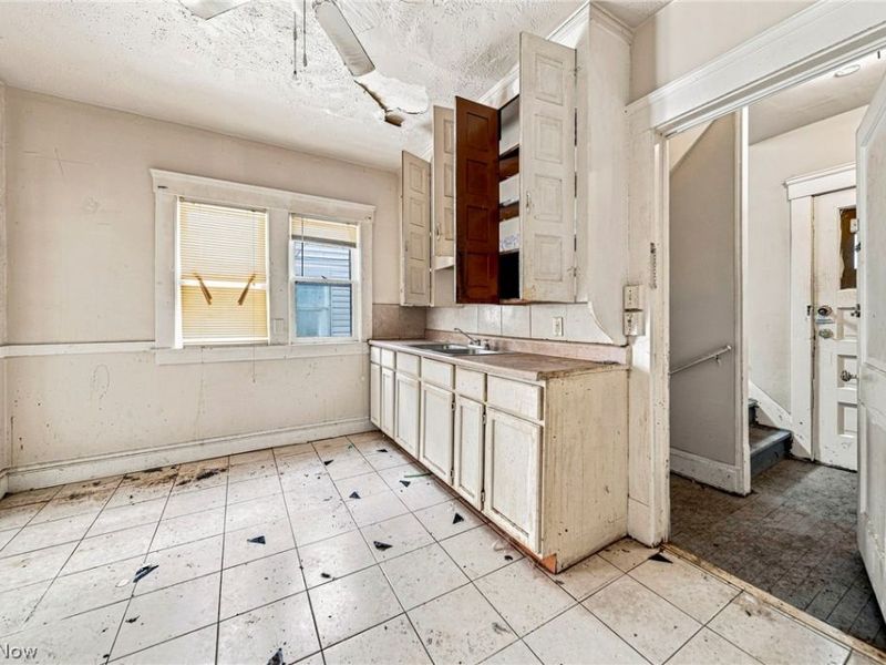 9704 Yale Avenue , Cleveland, OH 44108 Photo 21