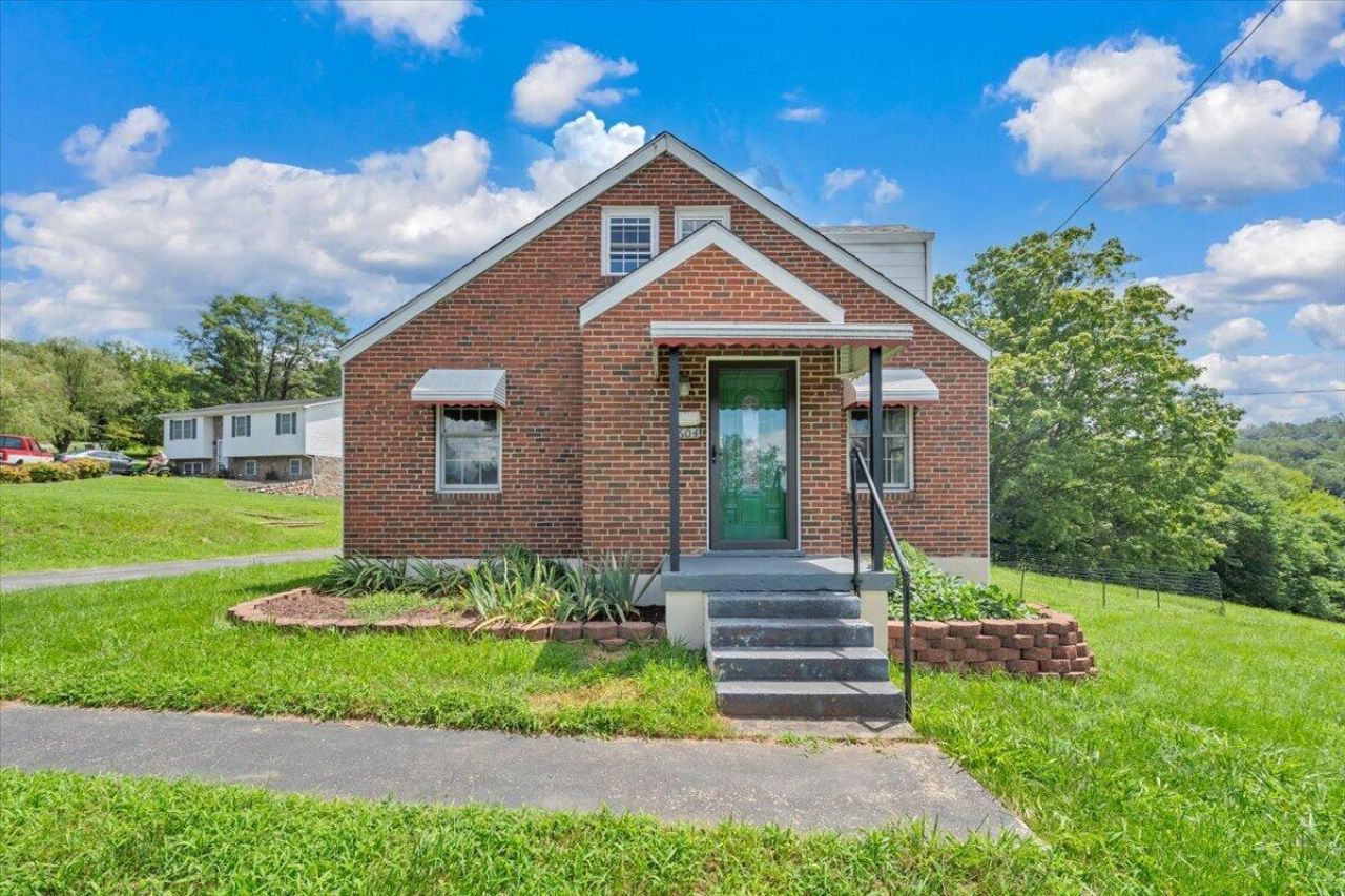 1604 Hiram St Se, Roanoke, VA 24014 Main Photo