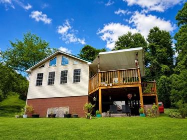 2036 Kentucky 215 , Evarts, KY 40828