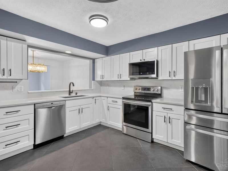 3874 Vineyard Green Drive, Unit 17B, Union Twp, OH 45255 Photo 6