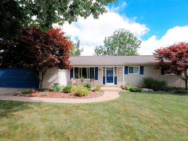 11429 S Crestline Drive, Washington Township, Mi 48095