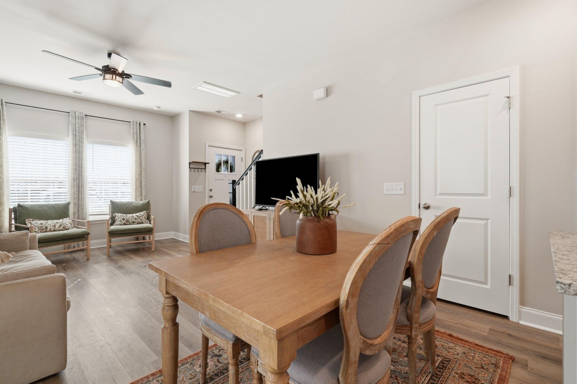 1604 Twin Rivers Drive Photo 8
