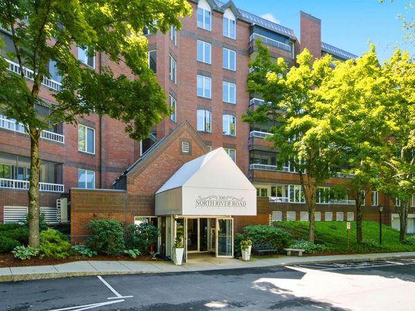 300 River Road, Unit 111, Manchester, NH 03104