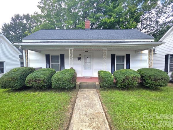 215 College Street , Mooresville, NC 28115