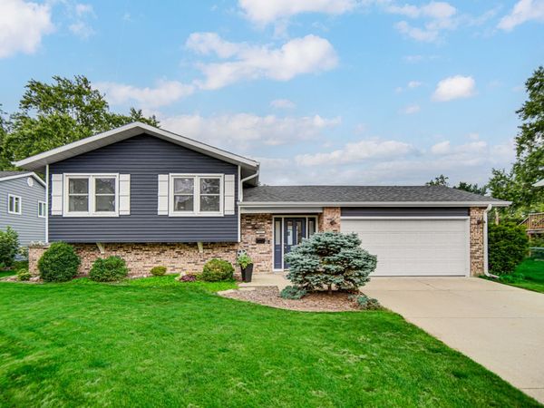 2921 Brentwood Court , Woodridge, IL 60517