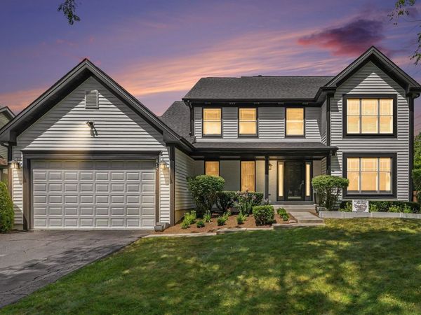 812 W Kelly Ann Drive , Palatine, IL 60067