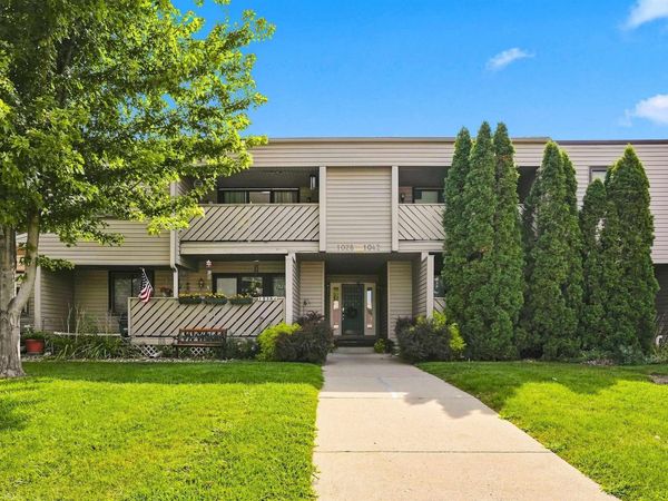 1040 Prairie Meadow Court, Waterloo, IA 50701