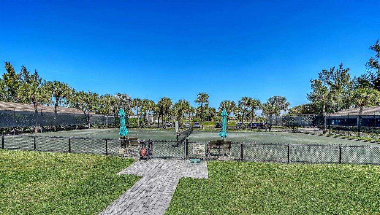 2425 Gulf Of Mexico Drive, Unit 1B, Longboat Key, FL 34228 Photo