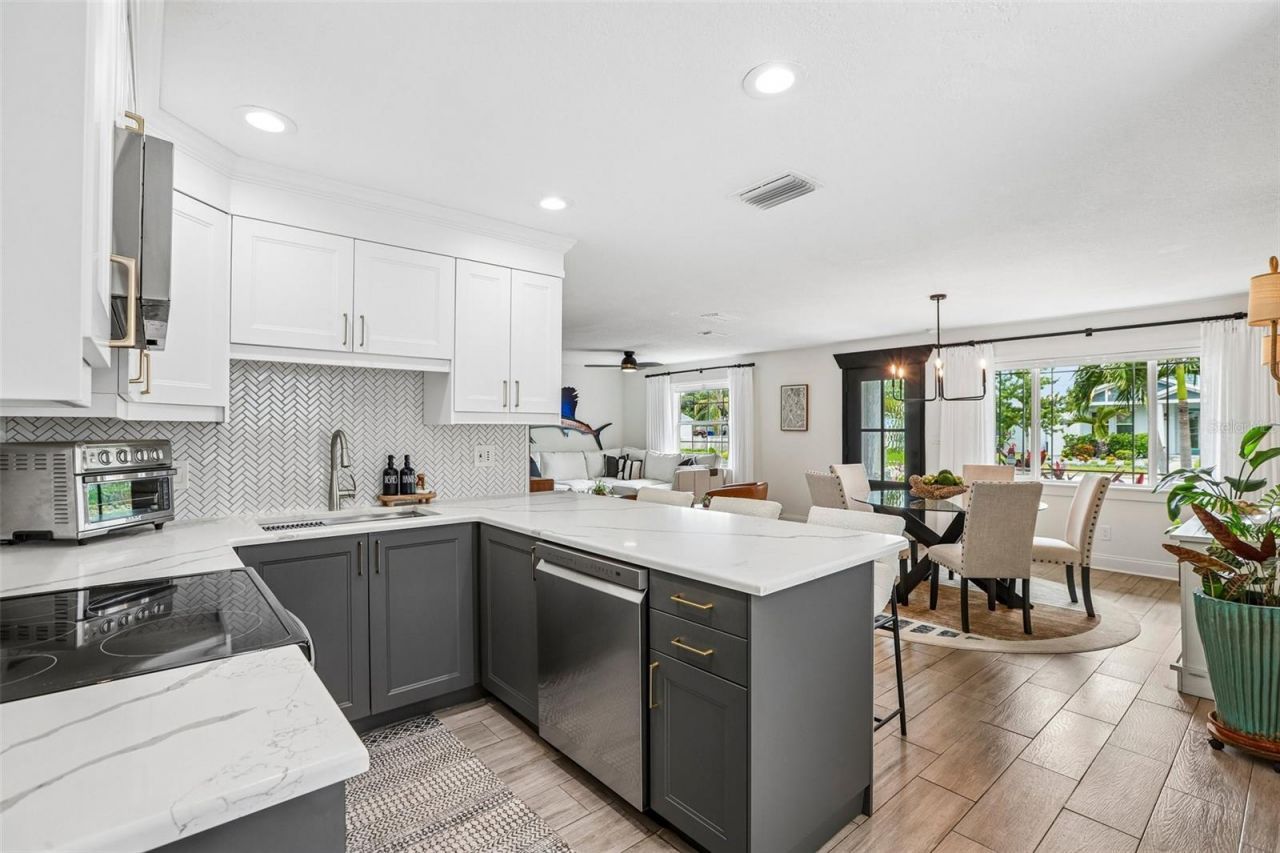472 36th Avenue N, Saint Petersburg, FL 33704 Photo