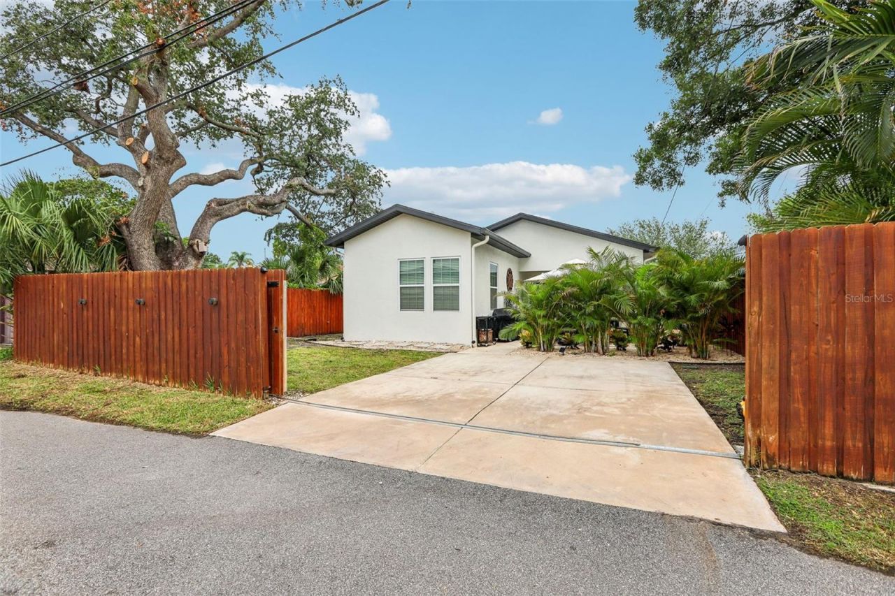 472 36th Avenue N, Saint Petersburg, FL 33704 Photo