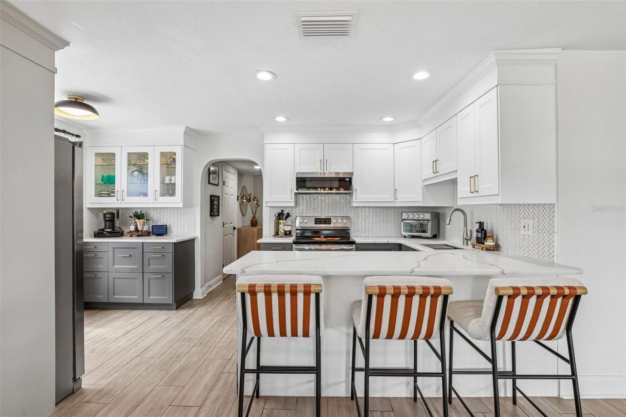 472 36th Avenue N, Saint Petersburg, FL 33704 Photo