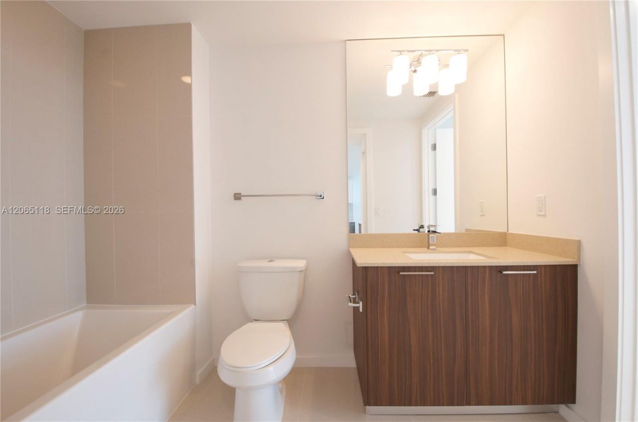5300 Paseo Blvd , Unit 709, Doral, FL 33166 Photo