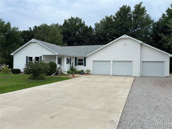 102 Country Lane, Vandalia, IL 62471