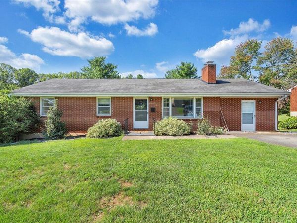 810 Pinecrest AVE , Bedford, VA 24523