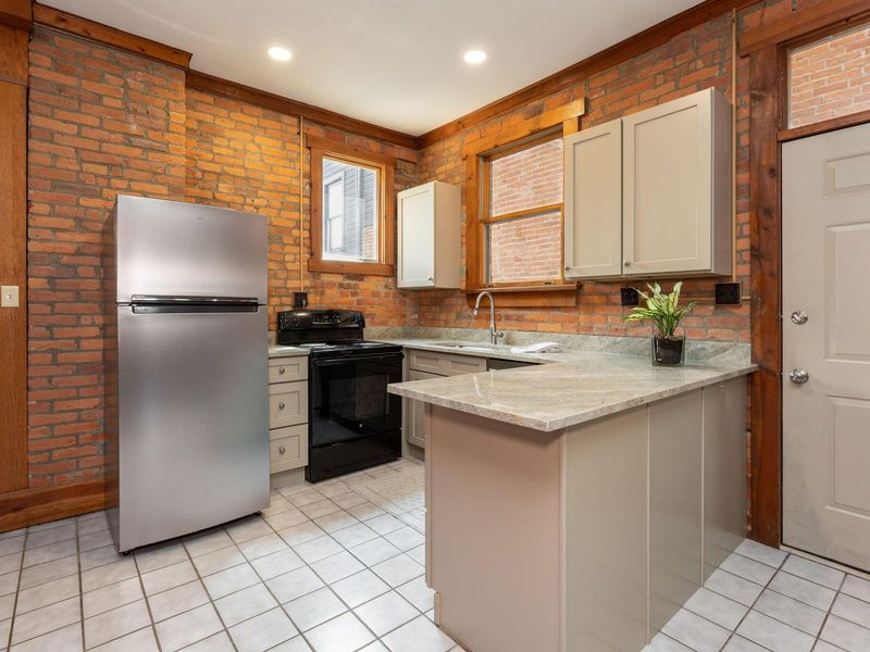 279-281 E Beck Street , Columbus, OH 43206 Photo 5