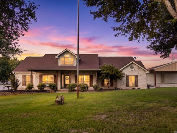 1413 Country Hills Drive, La Vernia, TX 78121