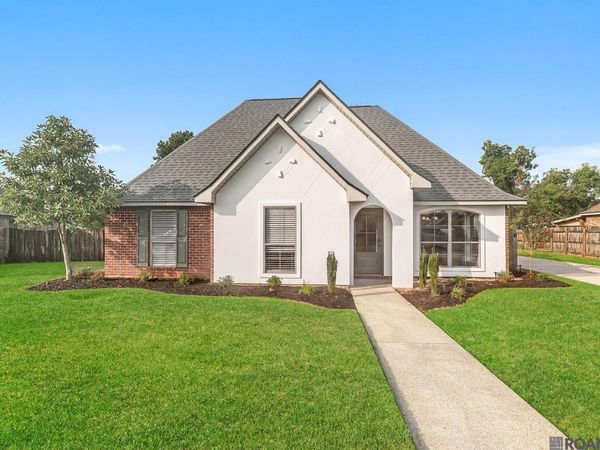 34297 Hawks Cove, Denham Springs, LA 70706