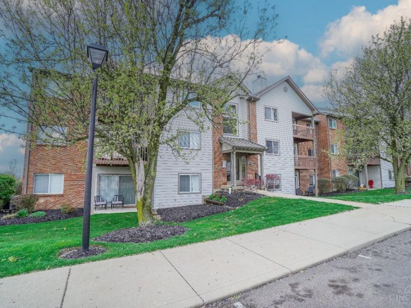8945 Eagleview Drive, West Chester, OH 45069 Photo 1