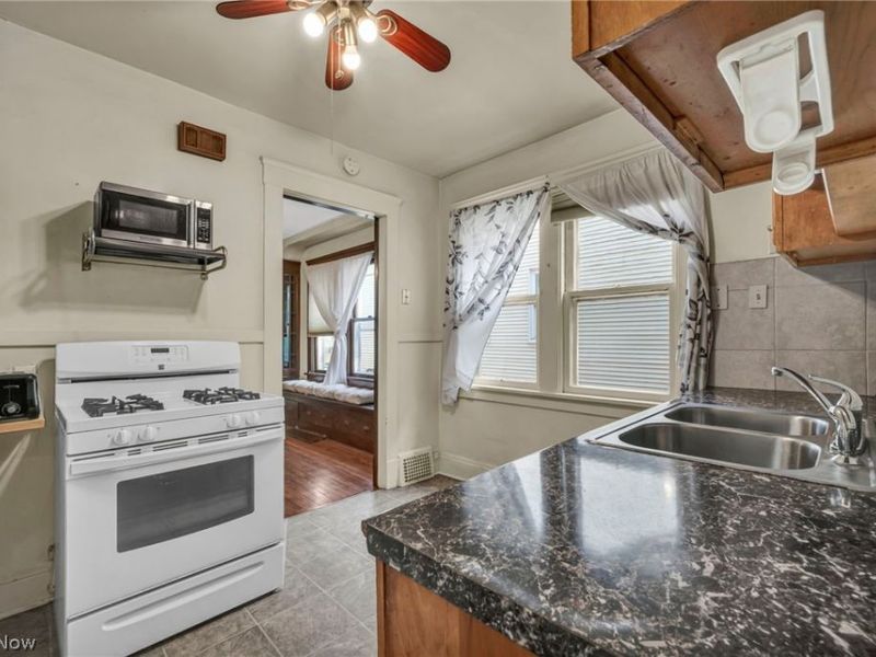 1606 Larchmont Avenue , Lakewood, OH 44107 Photo 13