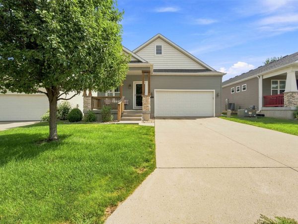 5917 Sapphire Circle, Johnston, IA 50131